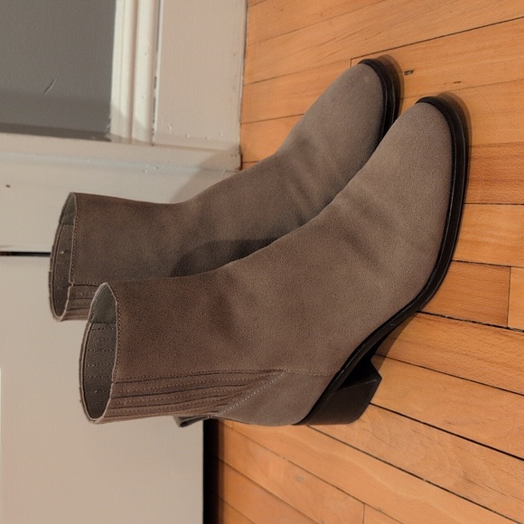 Dolce Vita Linny H20 Ankle Bootie - Picture 5 of 11